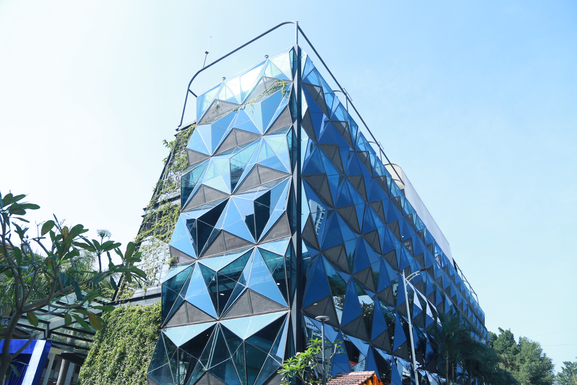 Atria University Library Entrance